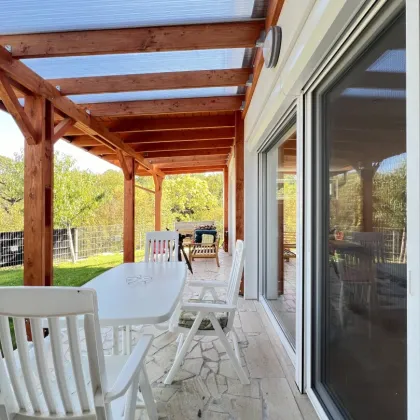 Moderne Wohnoase in Top-Lage: Doppelhaushälfte mit Panoramablick, Garten, Terrasse, 2 Stellplätzen & 2 Außen- Abstellräume! - Bild 3