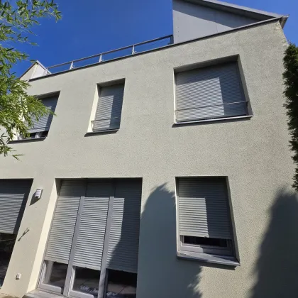 ** KRAFT-QUELLE & ERHOLUNGS-OASE IN BESTER GRÜN-LAGE ** DOPPELHAUSHÄLFTE MIT SOUTERRAIN ** SEHR HELL ** TERRASSE ** LUFTWÄRMEPUMPE ** PKW-ABSTELLPLATZ ** - Bild 2