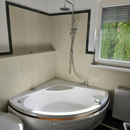 ** KRAFT-QUELLE & ERHOLUNGS-OASE IN BESTER GRÜN-LAGE ** DOPPELHAUSHÄLFTE MIT SOUTERRAIN ** SEHR HELL ** TERRASSE ** LUFTWÄRMEPUMPE ** PKW-ABSTELLPLATZ ** - Bild 3