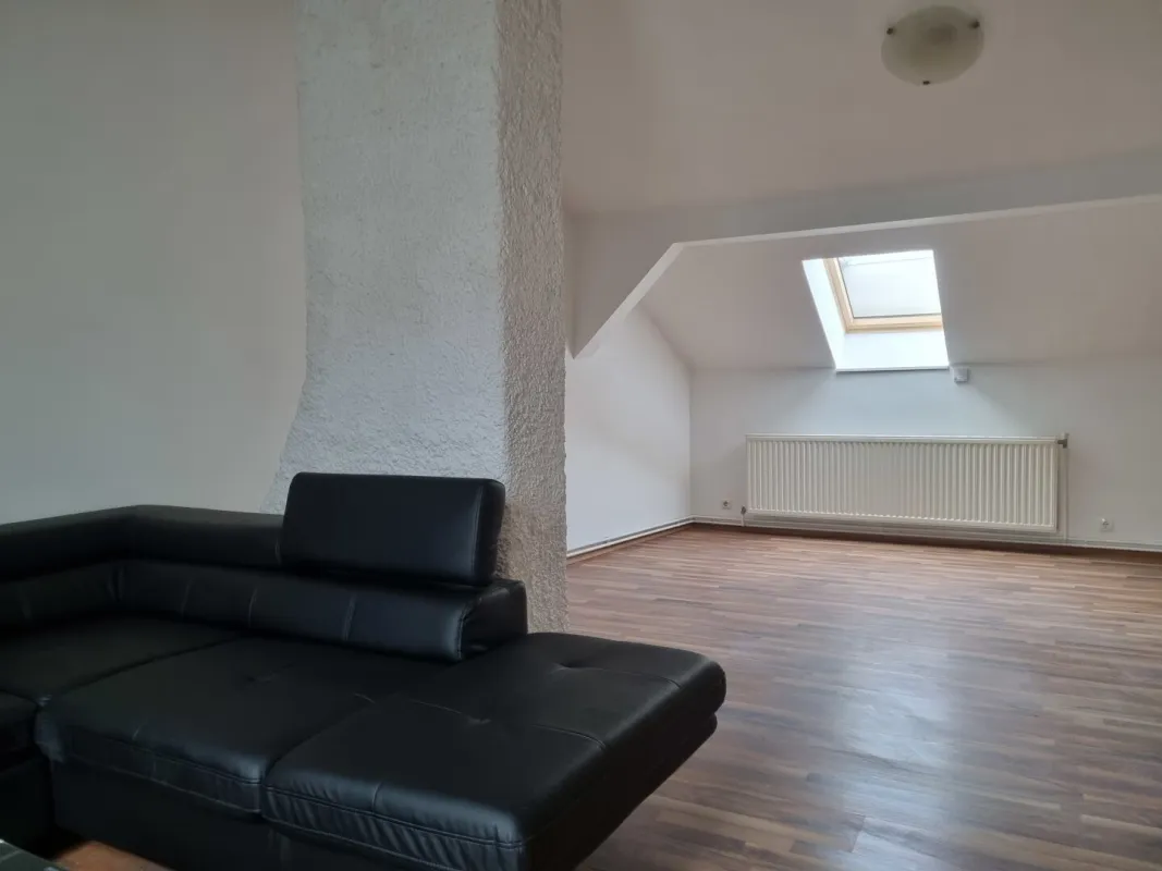NEUREAL - Wunderschöne Dachgeschosswohnung im Zentrum von Gloggnitz zu verkaufen! - Bild 1