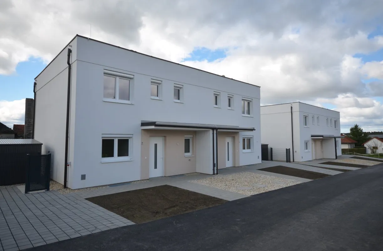 ERSTBEZUG DOPPELHÄUSER/REIHENHÄUSER IN MIETKAUF IN DER WUNDERBAREN GEGEND GESCHRIEBENSTEIN - Bild 1