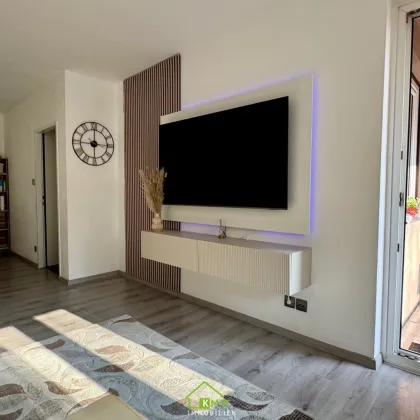 gepflegte, helle 3 Zimmer Wohnung mit Loggia - Bild 2