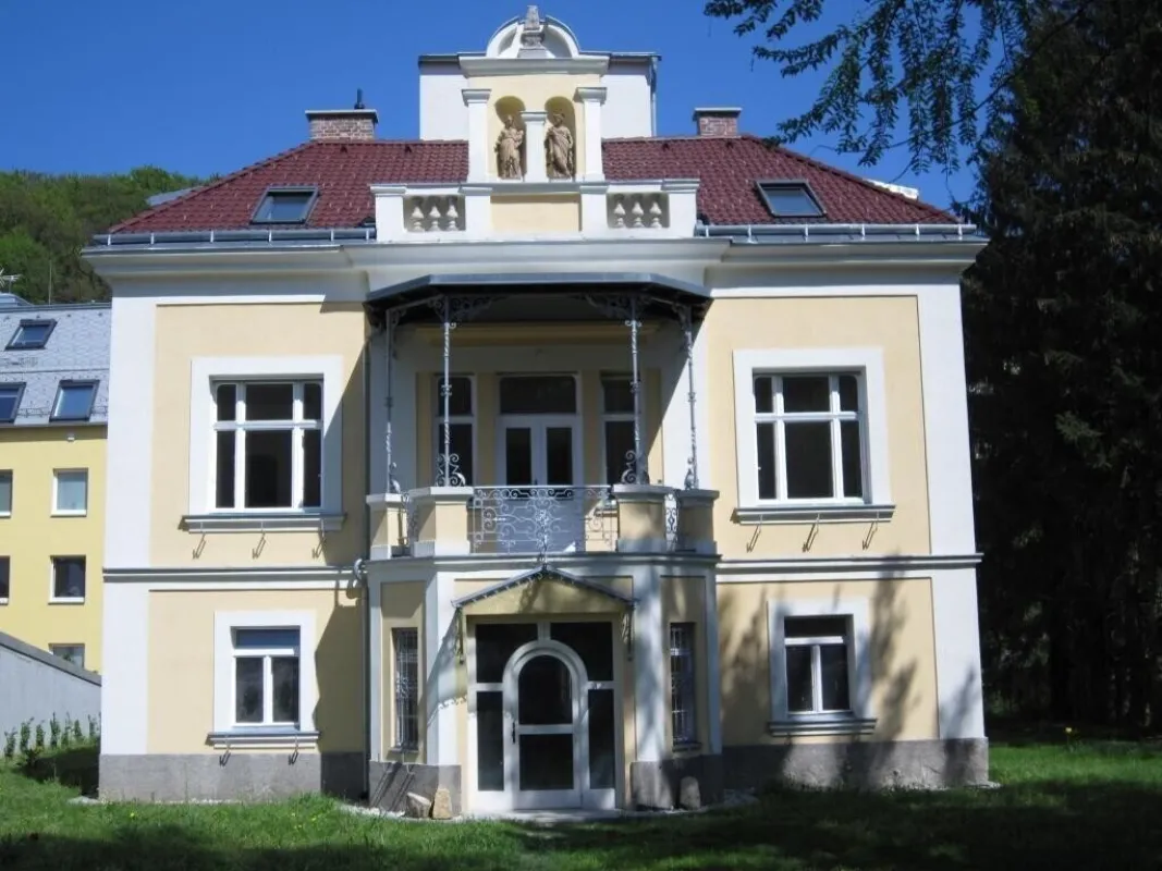 VERMIETETE GARTENWOHNUNG IN HISTORISCHER VILLA - Bild 1