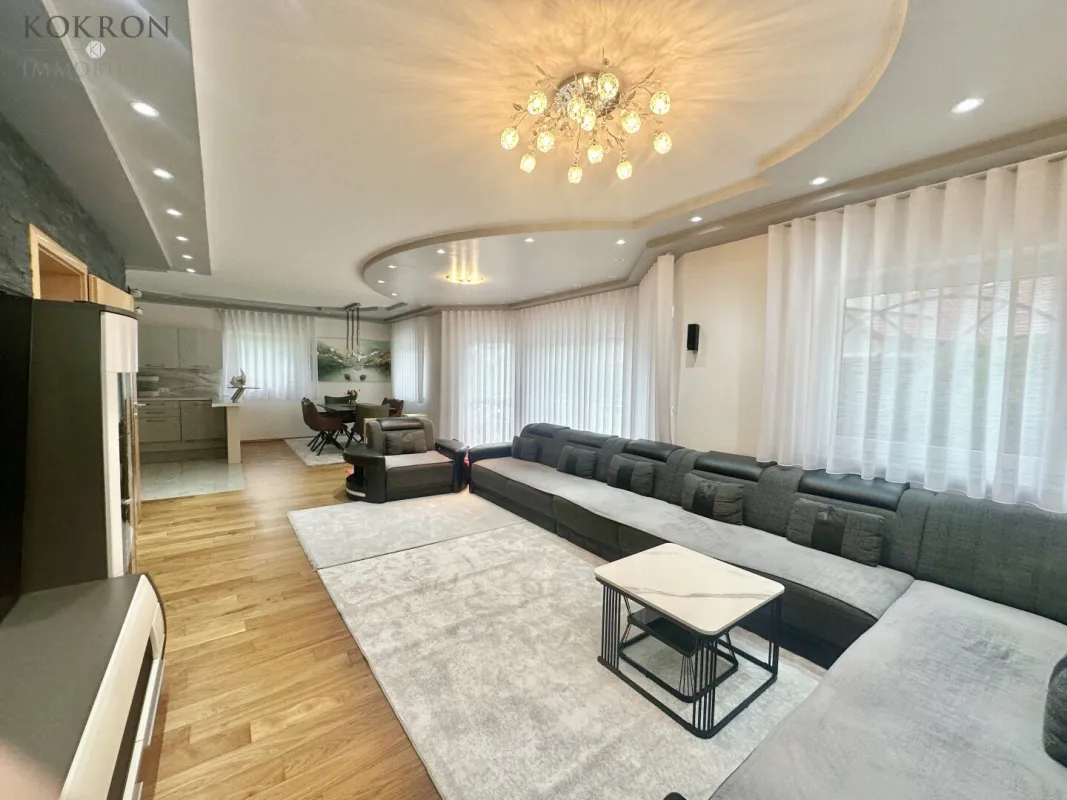 Neuwertiges großzügiges Einfamilienhaus - Doppelgarage - malerischer Bergblick - Bild 1