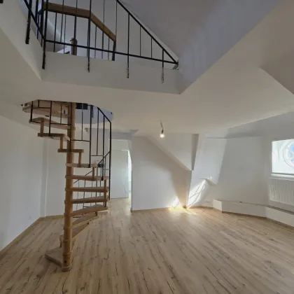 + Erstbezug+ BJ 1982++  Sanierte Dachgeschosswohnung + Galerie 22m² + Unter Sankt Veit U-BAHN + - Bild 2