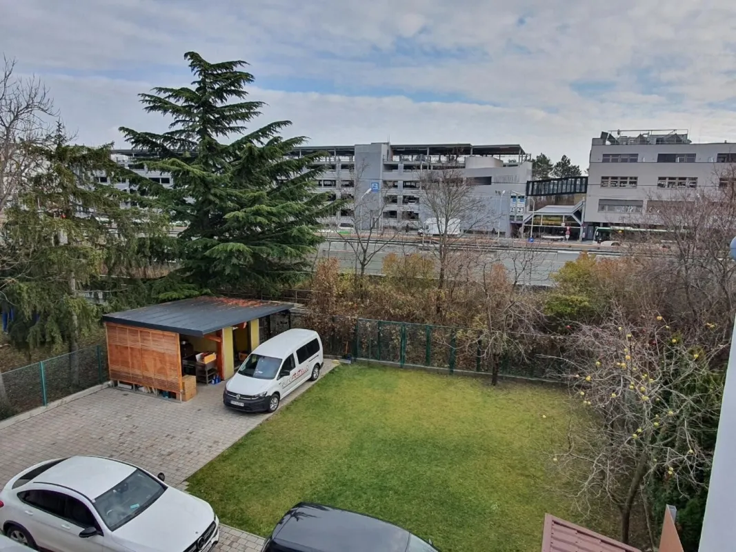 + BESTLAGE des 23. Bezirks + Zinshaus + PRÄCHTIGES Anwesen + - Bild 1