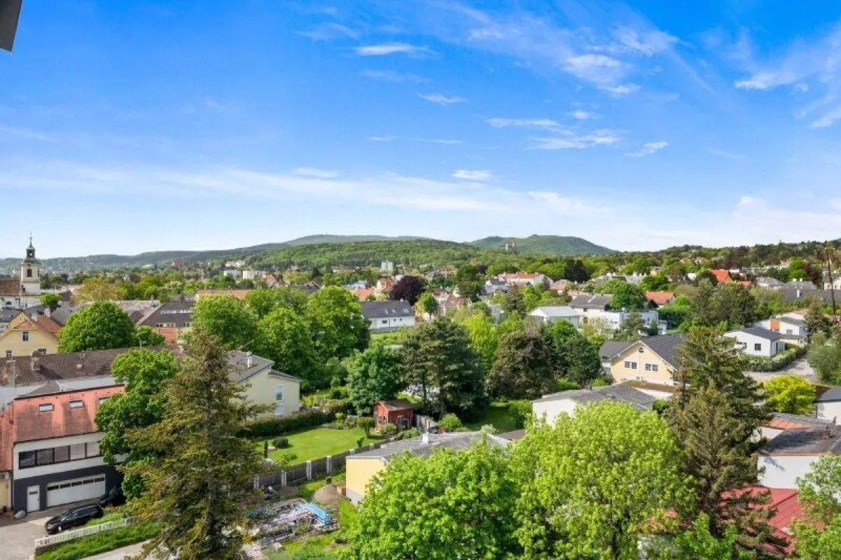 Schöne, sonnige Dachgeschosswohnung mit Fernblick - Nähe Mödling - Bild 1