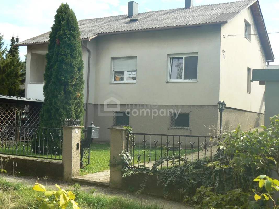 Neusiedl am See - Traumlage - geräumiges Einfamilienhaus mit traumhaftem Innenhof - Bild 1