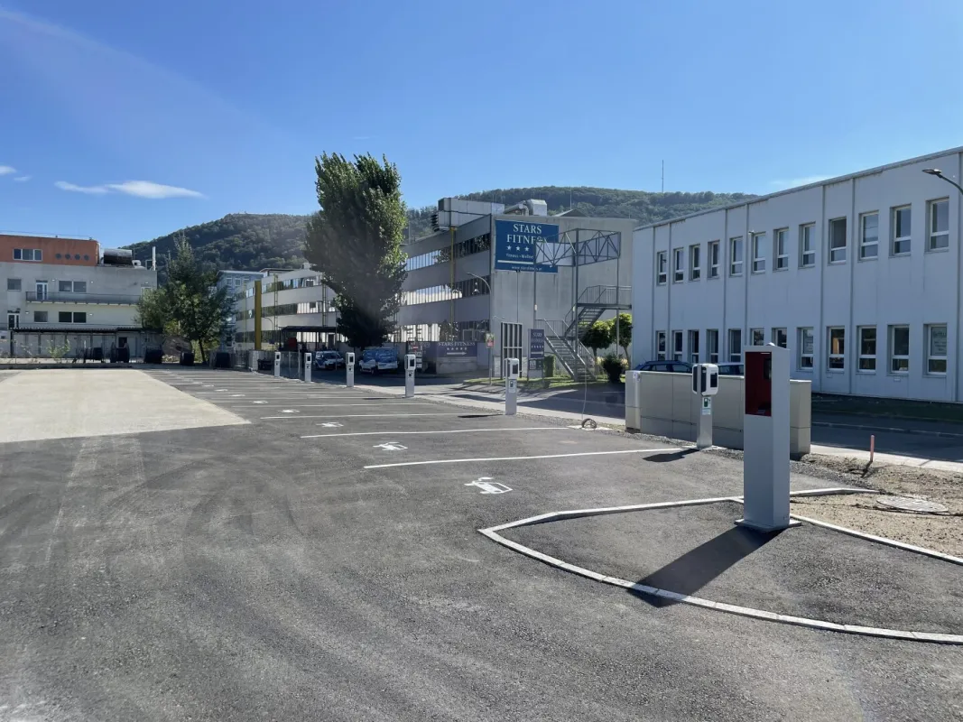 *PROVISIONSFREI* Abstellflächen- /Plätze für PKW/Klein-LKW/LKW - an der Grenze zum 19. Bezirk - Bild 1