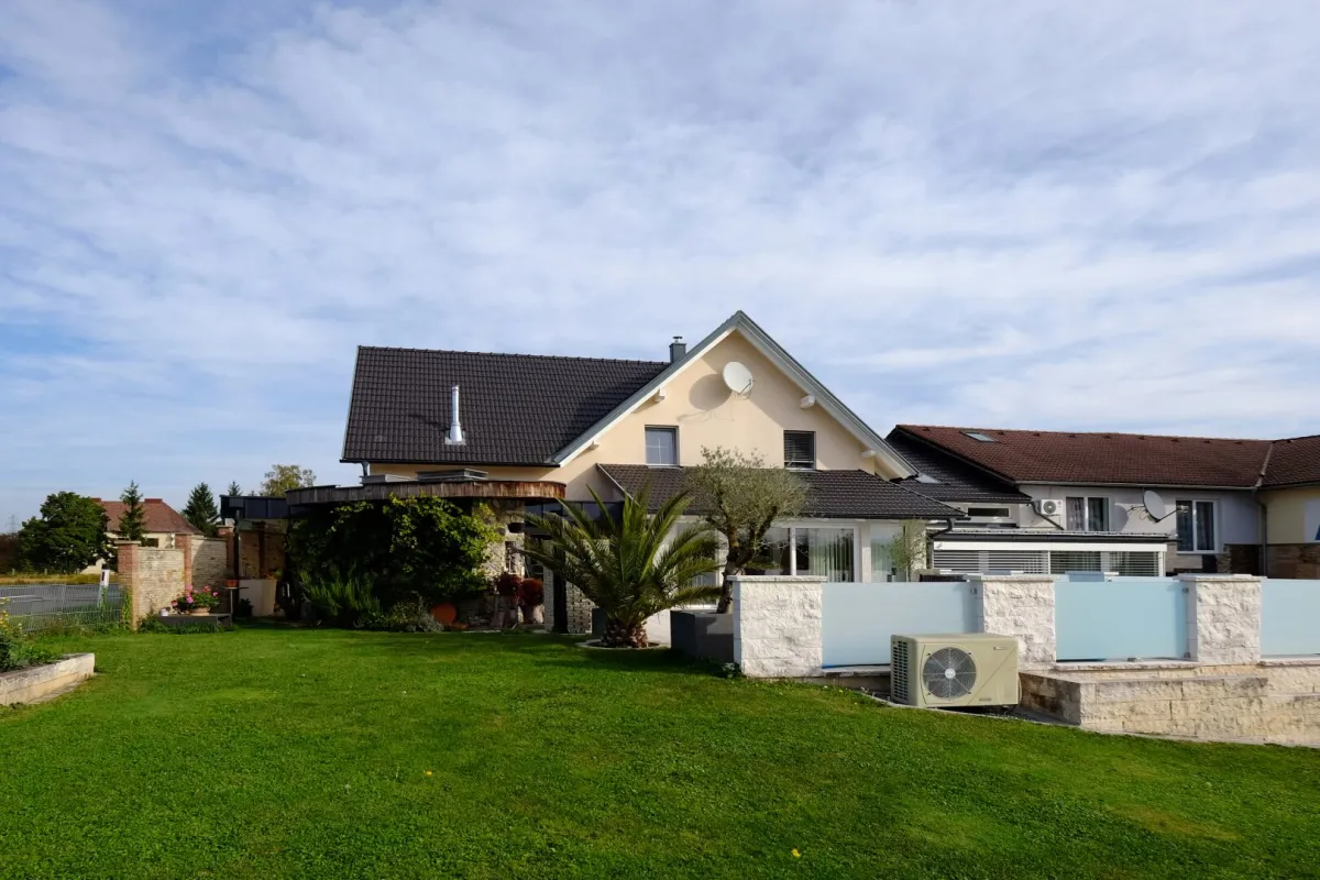 Kronstorf: Hochwertig ausgestattetes Einfamilienhaus mit viel Platz - Bild 1