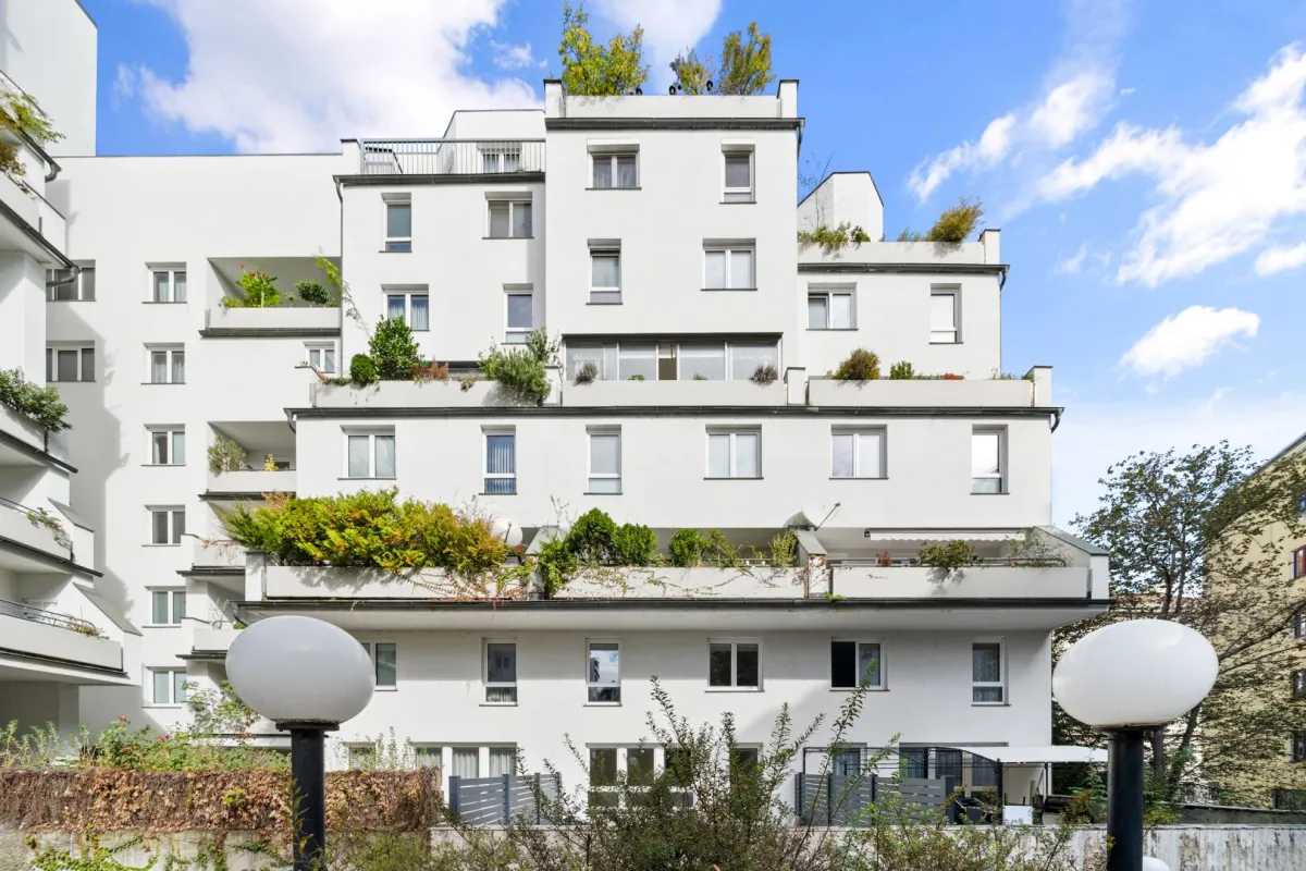 Generalsanierte Eigentumswohnung auf einer Ebene mit Terrasse - Gegenüber Sofiensäle - Bild 1