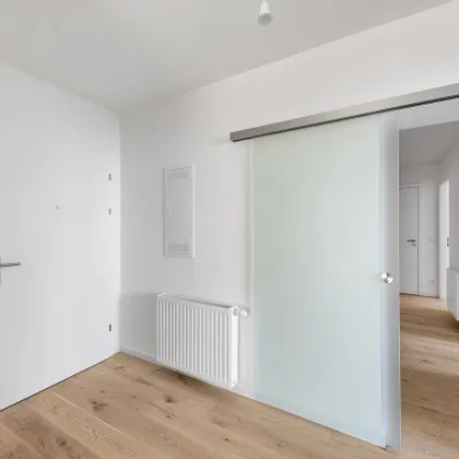 Generalsanierte Eigentumswohnung auf einer Ebene mit Terrasse - Gegenüber Sofiensäle - Bild 2