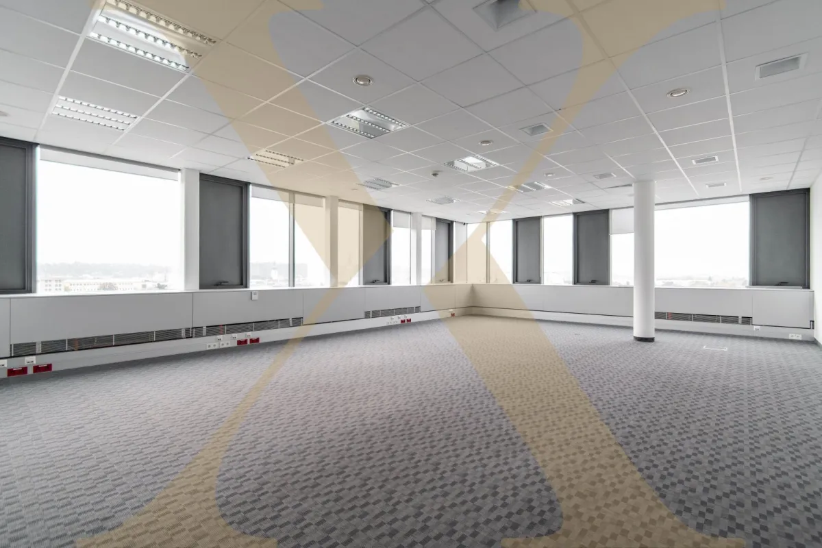 Moderne und klimatisierte (Penthouse-)Bürofläche mit Parkplätzen und top Ausstattung ab sofort in Wels zu verkaufen! - Bild 1