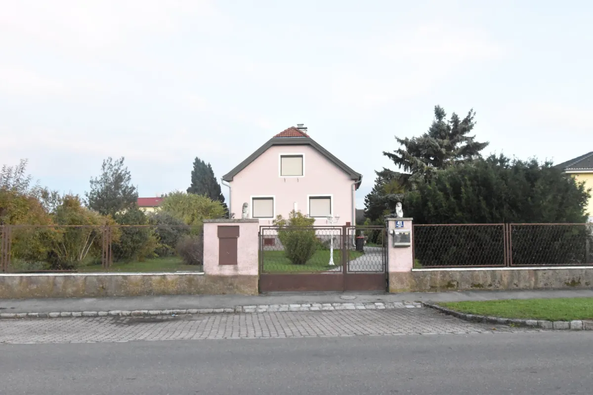 Einfamilienhaus | Grundstück ist teilbar | mit viel Potenzial - Bild 1