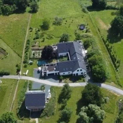 Großer Dreikant-Hof mit vielfältiger Nutzungsmöglichkeit; Wohngemeinschaft, Großfamilie, Seminare, landwirtschaftliche Aktivitäten - Bild 2