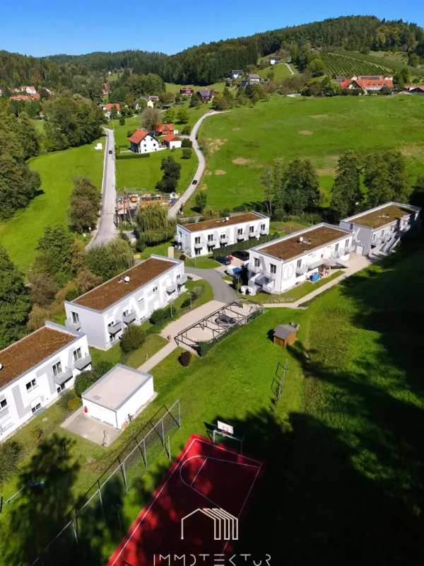 Wohnen am Waldrand : Sonnige 4-Zimmer-Wohnung mit mehreren Balkonen und Fernblick in Stiftingtal - Bild 1