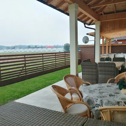 Barrierefreie moderne Neubauvilla (2019) mit Terrasse und Garten - Bild 3