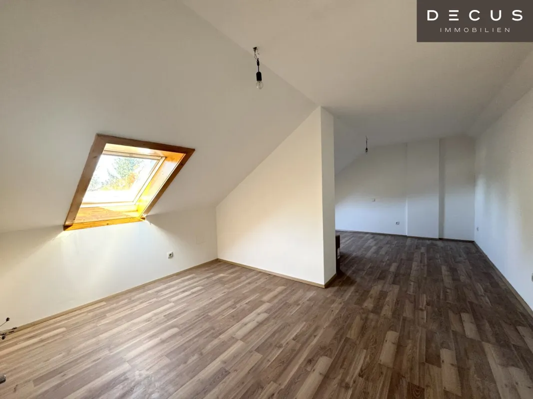 | TOLLE KLEINWOHNUNG | CA. 35m² | MIT BLICK INS GRÜNE | 4.OG. | DACHGESCHOSS - Bild 1