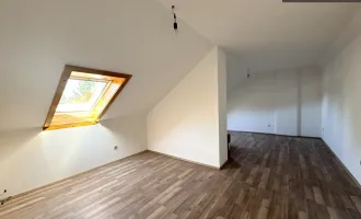 | TOLLE KLEINWOHNUNG | CA. 35m² | MIT BLICK INS GRÜNE | 4.OG. | DACHGESCHOSS