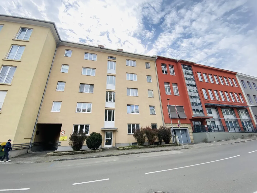 Knittelfeld: viel Potenzial in zentraler Lage: 3-Zimmer-Wohnung mit ca 85 m2 + Balkon - Bild 1