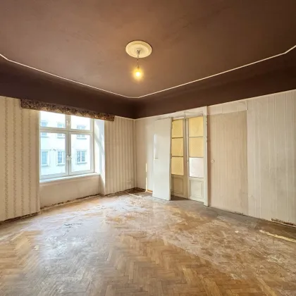 Toplage bei Neubaugasse und Mariahilfer Straße! Sanierungsbedürftiger 3-Zimmer-Altbau im 2. Stock - Bild 2