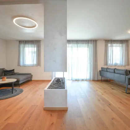 Modernes Wohnen in Leombach mit Pool und Doppelgarage - Bild 3