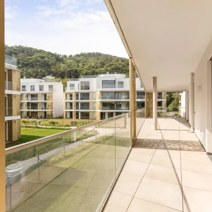 Wohn(T)raum am Wasser: Luxuriöse 3-Zimmer-Wohnung mit malerischem Blick - Bild 3