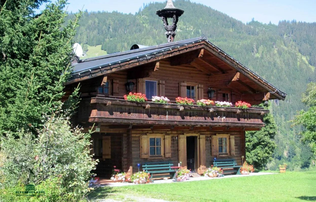 Alpin-Chalet in wunderschöner Alleinlage - Bild 1