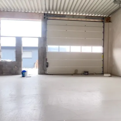 Genehmigungsfähige Neubauhalle inkl. PKW - Stellplatz, Lichtkuppel und Sektionaltor. - Bild 3