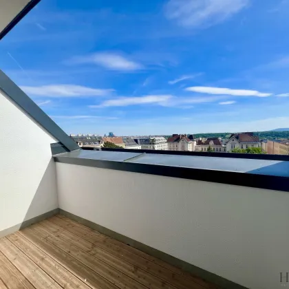 Über den Wolken - Traumhafte Neubau Maisonette-Dachgeschosswohnung mit Blick auf die Gloriette! - Bild 2