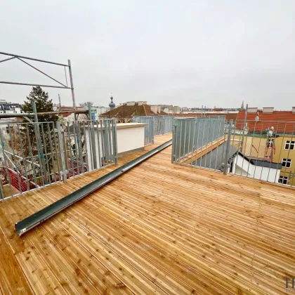 Über den Wolken - Provisionsfreie Maisonette-Dachgeschosswohnung mit 2 Terrassen und Blick auf die Gloriette! - Bild 3