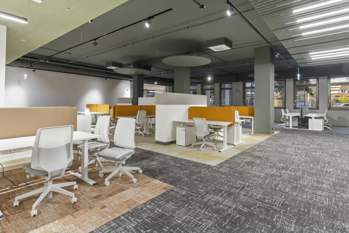 Moderne und möblierte Bürofläche zum Erstbezug - Pauschalmiete inkl. aller Nebenkosten, BK, Internet, Möbel und Shared Spaces! - Bild 1
