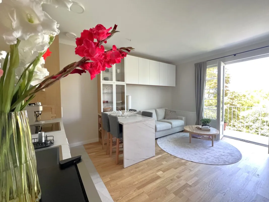 Wohnen im Grünen! Entzückende 2-Zimmer Wohnung mit Balkon! - Bild 1