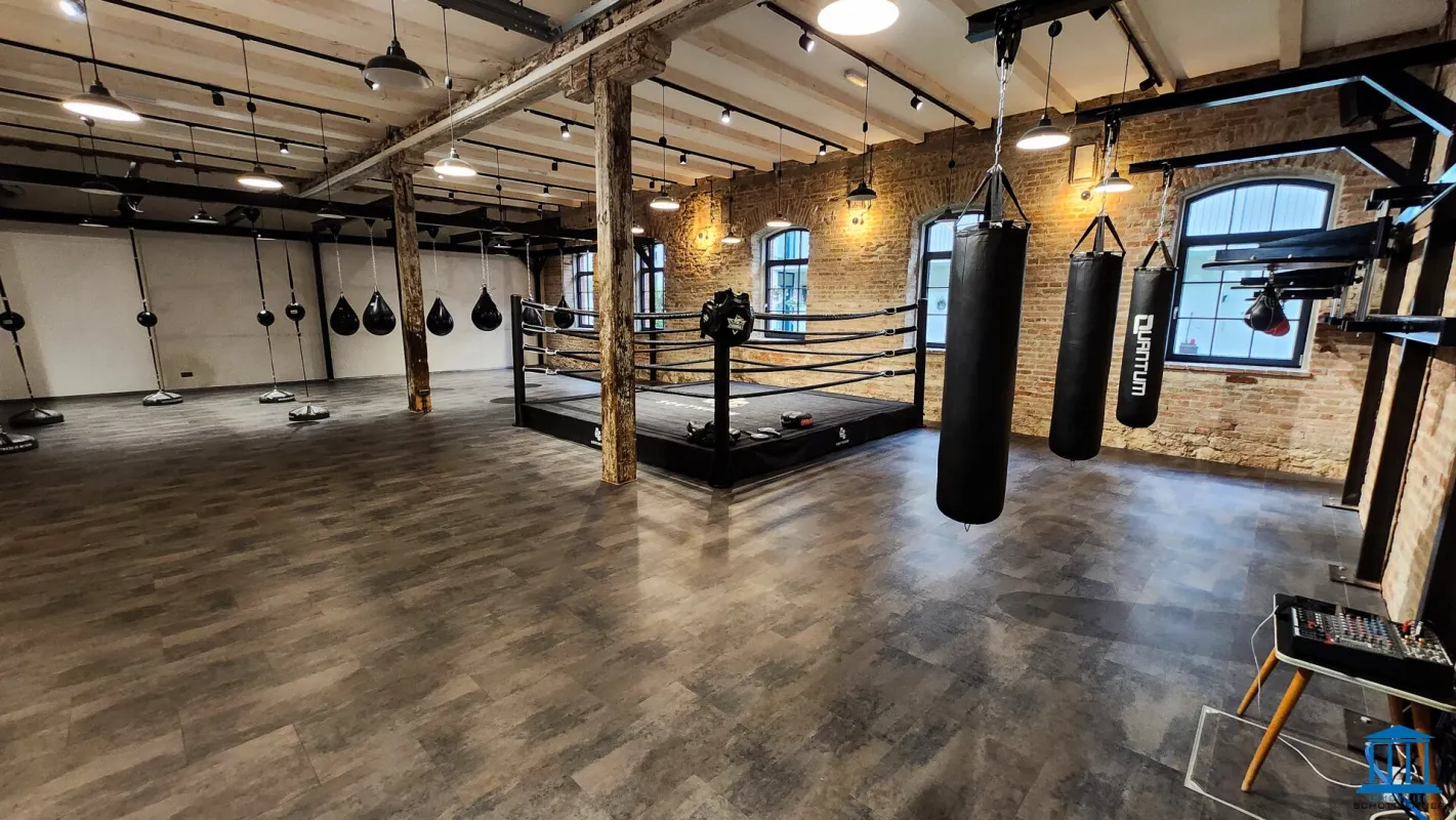 Einzigartiges LOFT-Studio mit eigenem Parkplatz-Areal - Bild 1