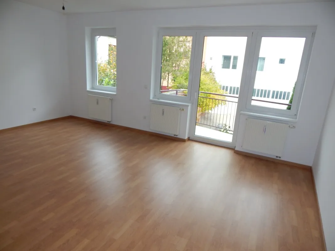 "PROVISIONSFREI" Helle und ruhige Terrassenwohnung mit Garagenplatz - Bild 1
