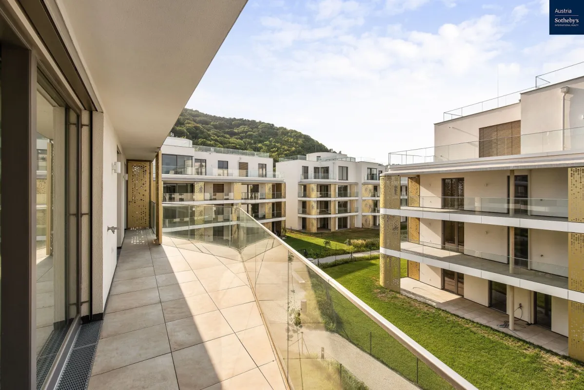 Wohn(T)raum am Wasser: Luxuriöse 3-Zimmer-Wohnung mit malerischem Blick - Bild 1
