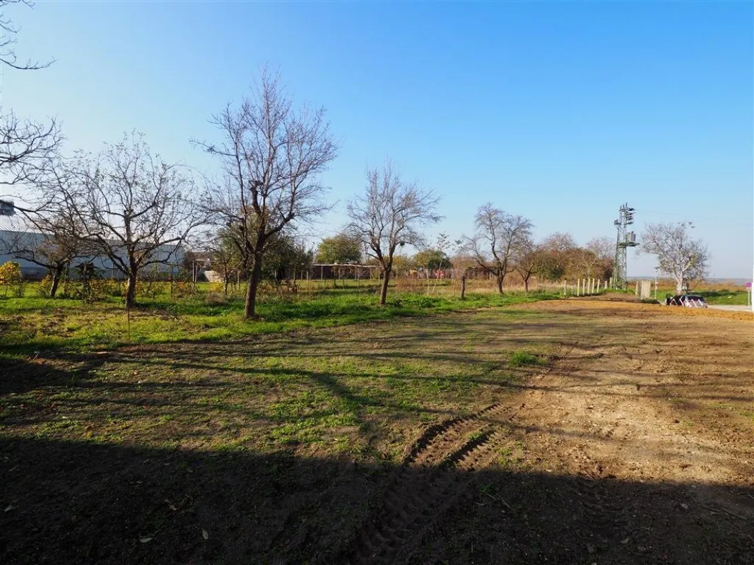 653m² BAUGRUND MIT BRUNNEN - Bild 1