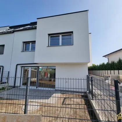 SCHLÜSSELFERTIGES MUSTERHAUS! SÜDSEITE! 128m² WNFL! 3 Bäder. 3 Toiletten. 5 Zimmer. EXQUISITES, SCHLÜSSELFERTIGES 5-ZIMMER-ZIEGELHAUS. Elektrische Rollläden, Klimavorbereitung, edler Parkett und Sanitärkeramik! - Bild 2