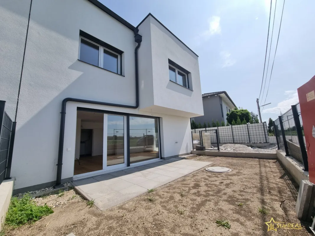 SCHLÜSSELFERTIGES MUSTERHAUS! SÜDSEITE! 128m² WNFL! 3 Bäder. 3 Toiletten. 5 Zimmer. EXQUISITES, SCHLÜSSELFERTIGES 5-ZIMMER-ZIEGELHAUS. Elektrische Rollläden, Klimavorbereitung, edler Parkett und Sanitärkeramik! - Bild 1