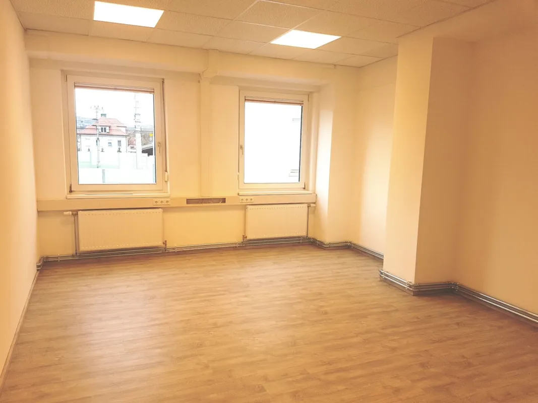 2 günstige, sehr moderne Büro in Pöchlarn zu vermieten - Bild 1