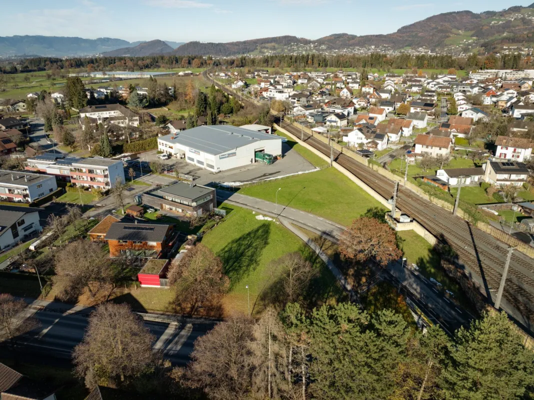 Traumhaftes Grundstück mit Wohnmöglichkeiten in Rankweil, Vorarlberg - Bild 1