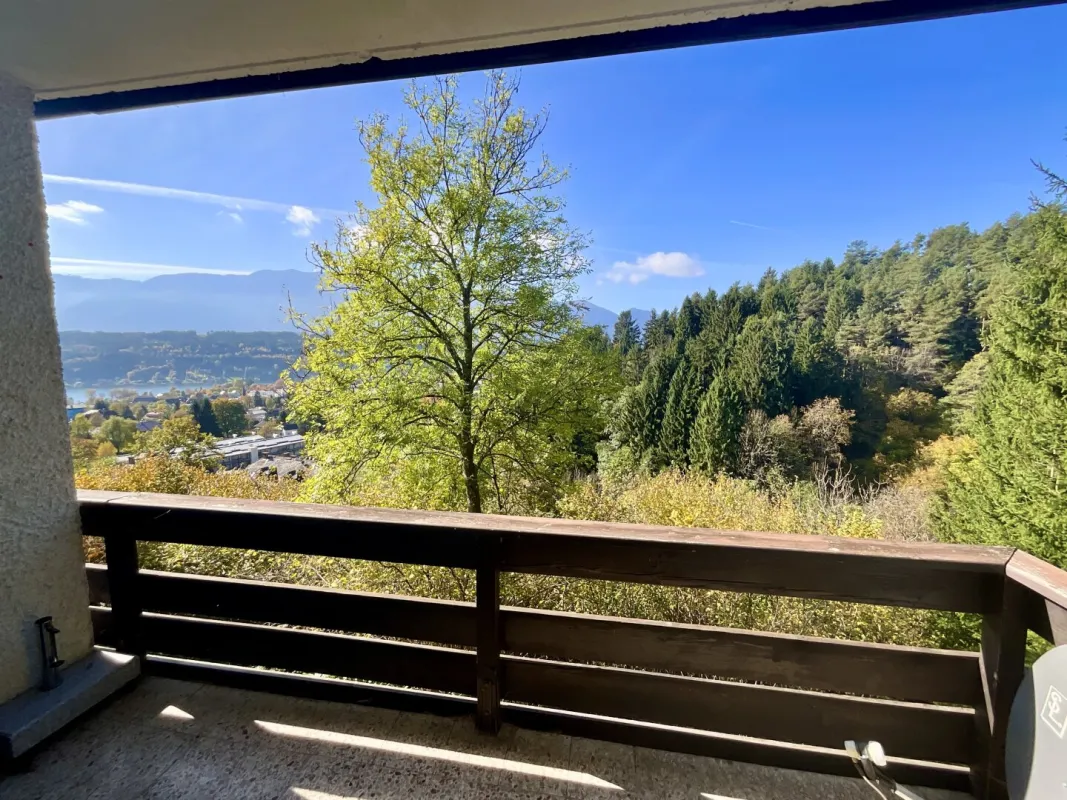 KLEINOD MIT SCHÖNEM SEE- UND BERGBLICK IN TRAUMHAFTER NATURLAGE (DIREKT AM WALDRAND) ETWAS OBERHALB VOM ORTSKERN SEEBODEN! - Bild 1
