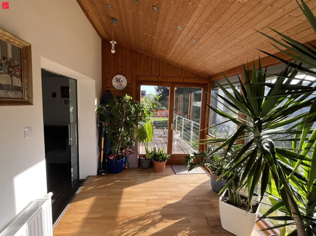 Einziehen und wohlfühlen: Modernes Einfamilienhaus mit Wintergarten! - Bild 1