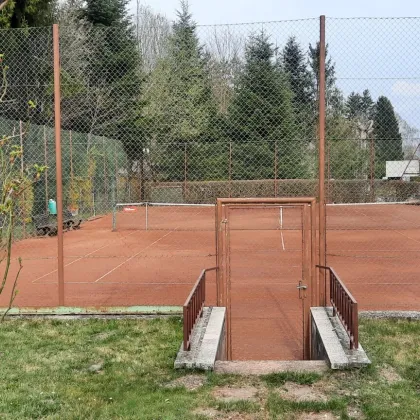 PROVISIONSFREI - GROSSES EF-HAUS MIT POOL, TENNISPLATZ (BAULANDWIDMUNG) UND ZWEI GARAGEN - Bild 3