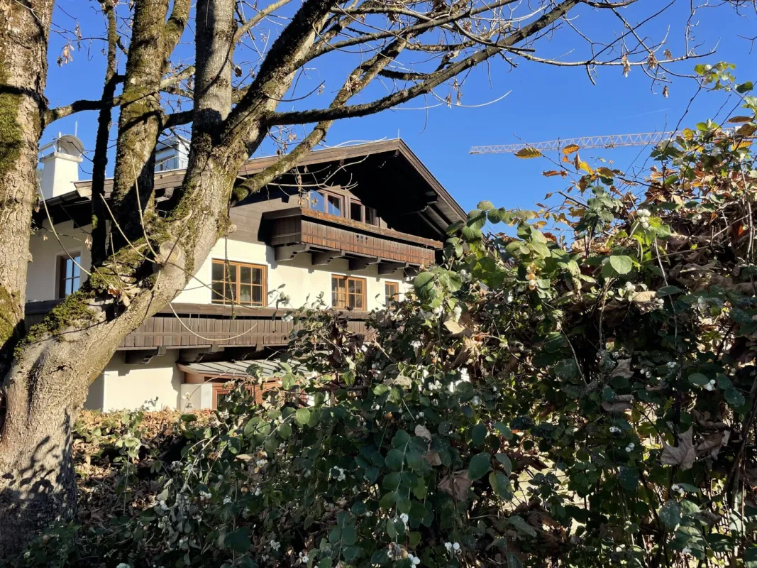FREIZEITWOHNSITZ Zentrale Dachgeschosswohnung mit Streifblick und Ski in/ Ski out - Bild 1