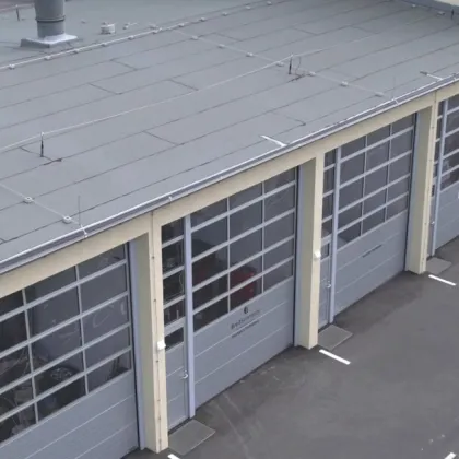 Großzügige Lagerhalle mit Sektionaltor - Bild 2