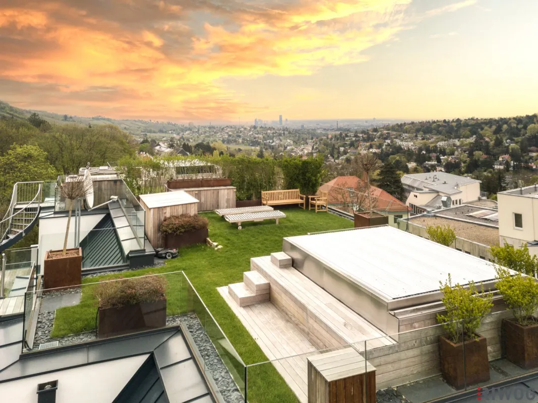 ERSTBEZUG | Spektakuläres Luxus-Penthouse mit traumhaftem Fern- und Stadtblick | Dachgarten mit Pool | Hauseigenes Gym | TG-Stellplatz optional - Bild 1
