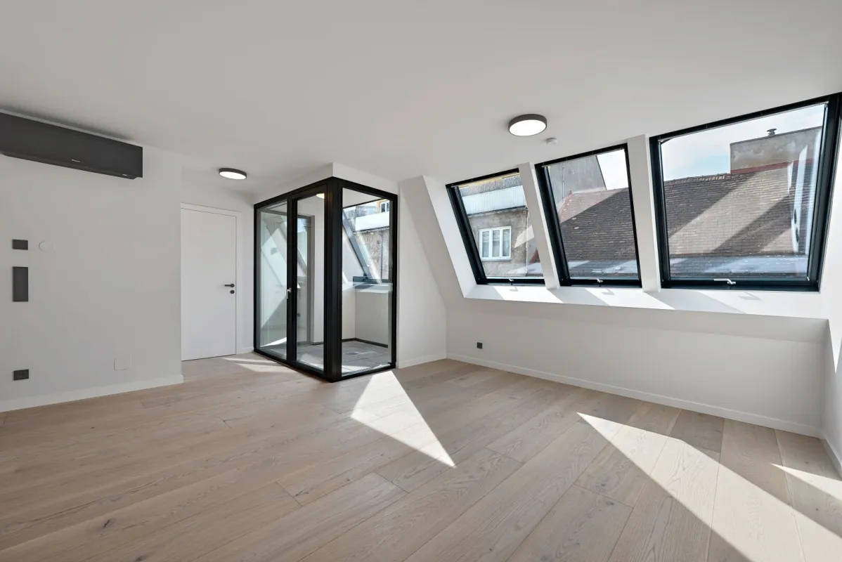 Sonniger Erstbezug mit Südwest-Loggia in neu ausgebautem Dachgeschoß! - Bild 1