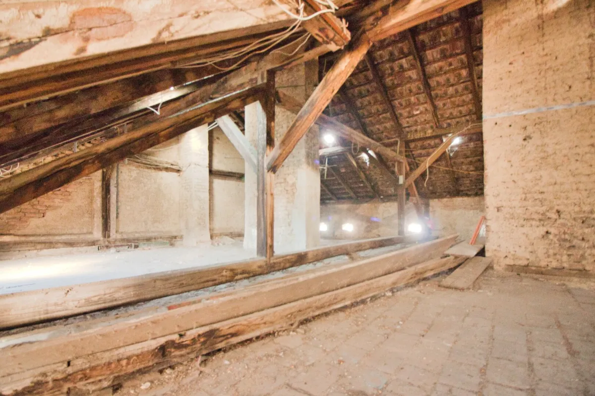 400m2 Grundfläche | Rohdachboden | direkt bei der U-Bahn-Station Thaliastraße - Bild 1