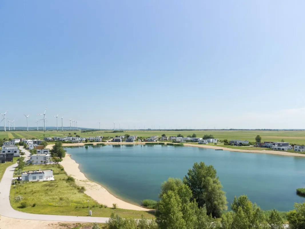Modernes Wohnen in idyllischer Lage - Perfekte Doppelhaushälfte in Parndorf, Burgenland - Bild 1